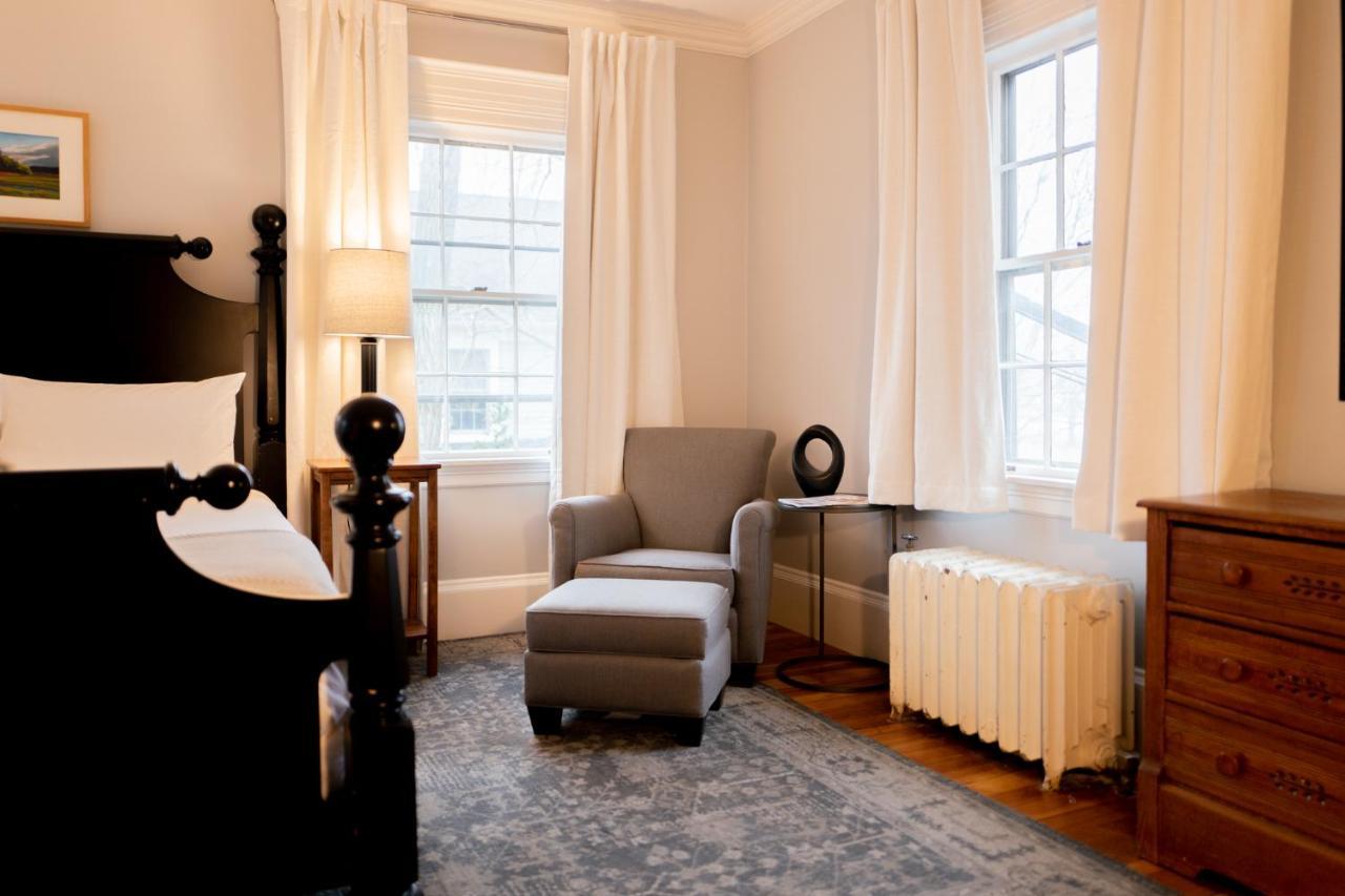 Onesixtyfive, The Inn On Park Row Brunswick Exteriör bild