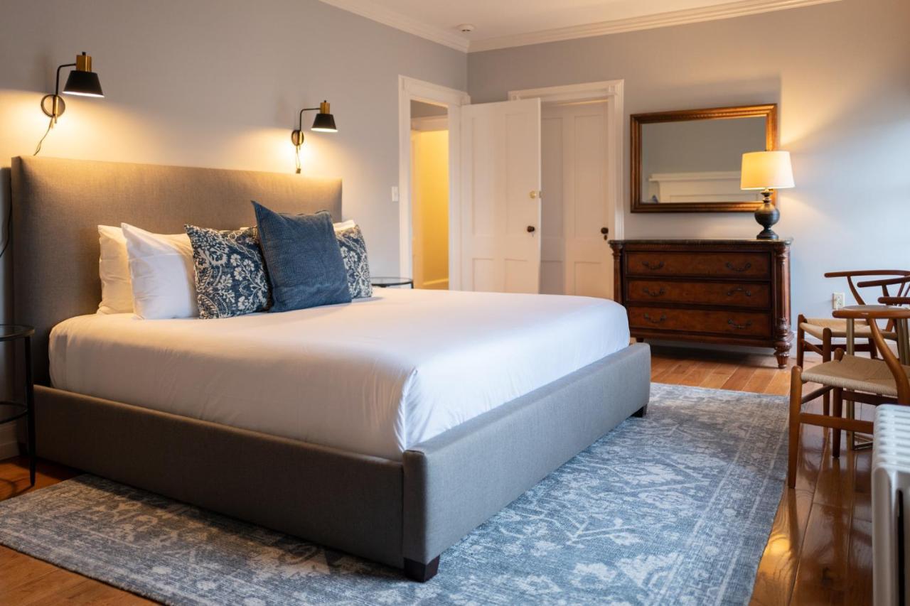 Onesixtyfive, The Inn On Park Row Brunswick Exteriör bild