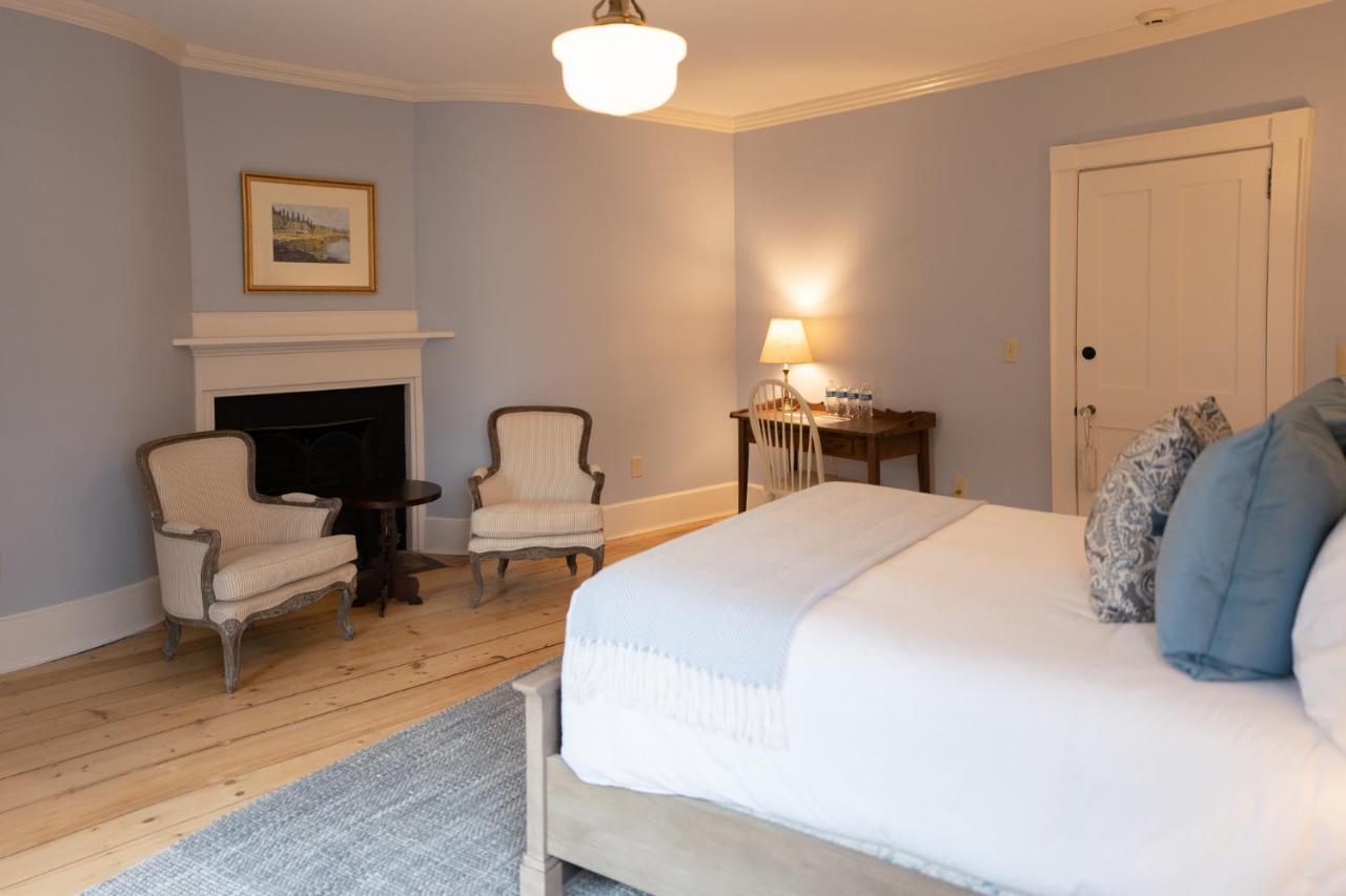 Onesixtyfive, The Inn On Park Row Brunswick Exteriör bild